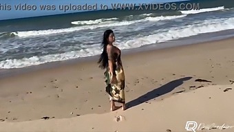 A Naughty Girl Fulfills A Fan'S Request For Outdoor Sex Without A Condom In An Amateur Video
